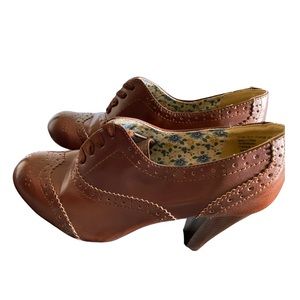 American Eagle by Payless Brown Oxford Heels Sz 9